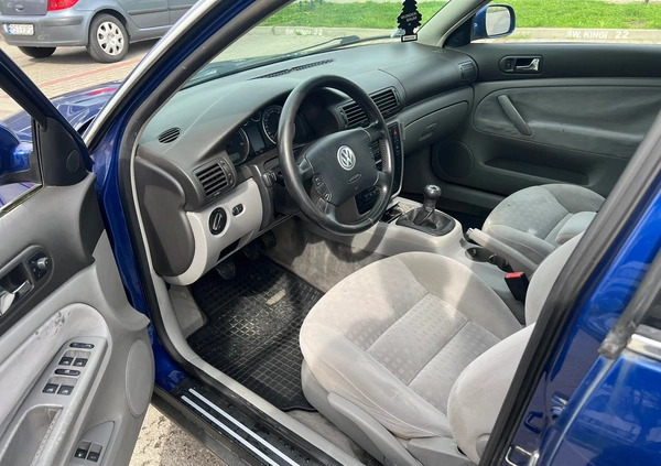 Volkswagen Passat cena 7500 przebieg: 312122, rok produkcji 2003 z Rzeszów małe 211